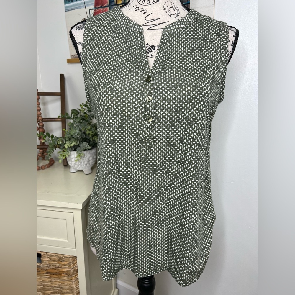 Liz Claiborne Split Neck Sleeveless Top
